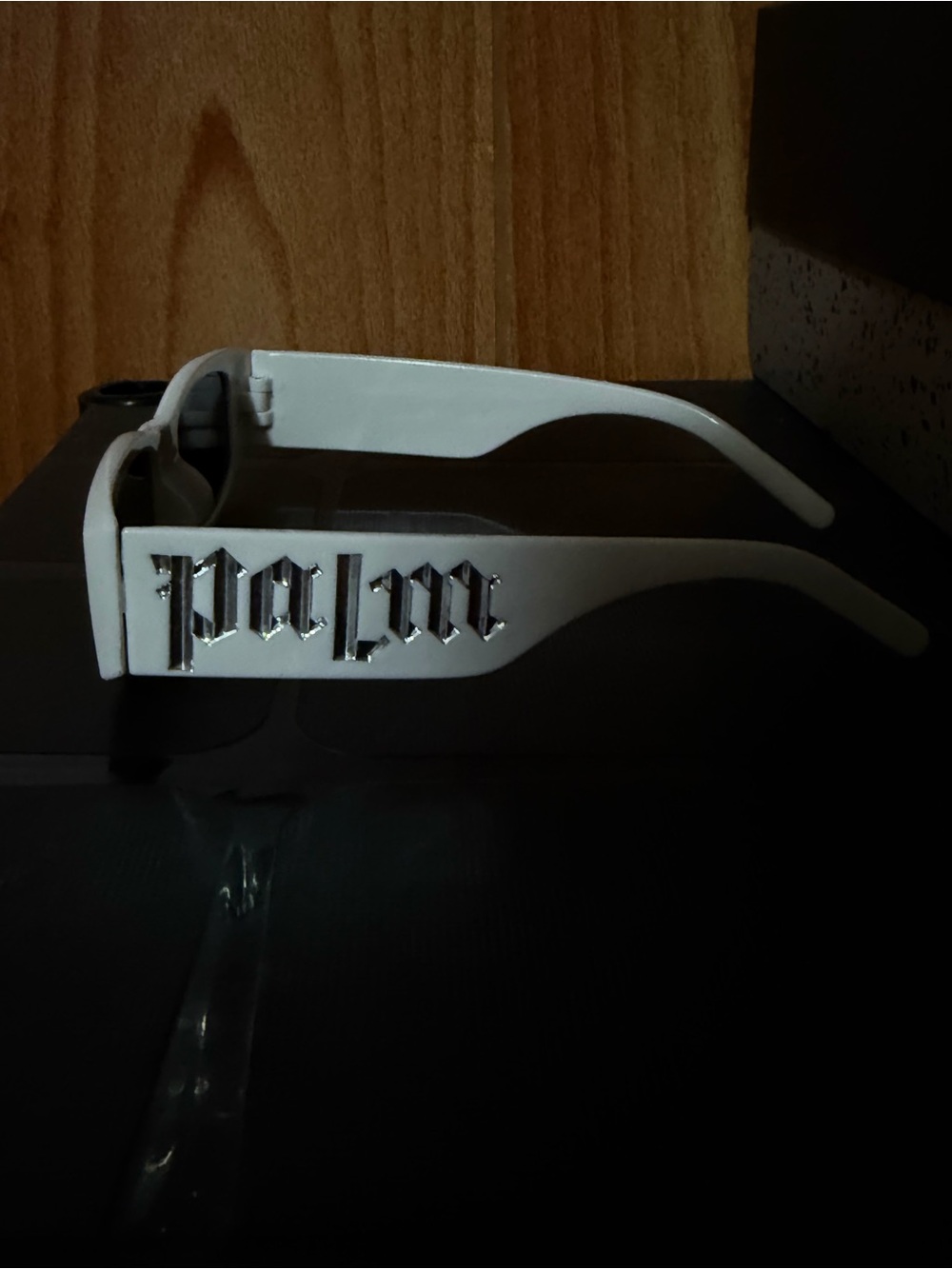 White Palm Angels sunglasses with silver
'Palm' logo #designer #luxury